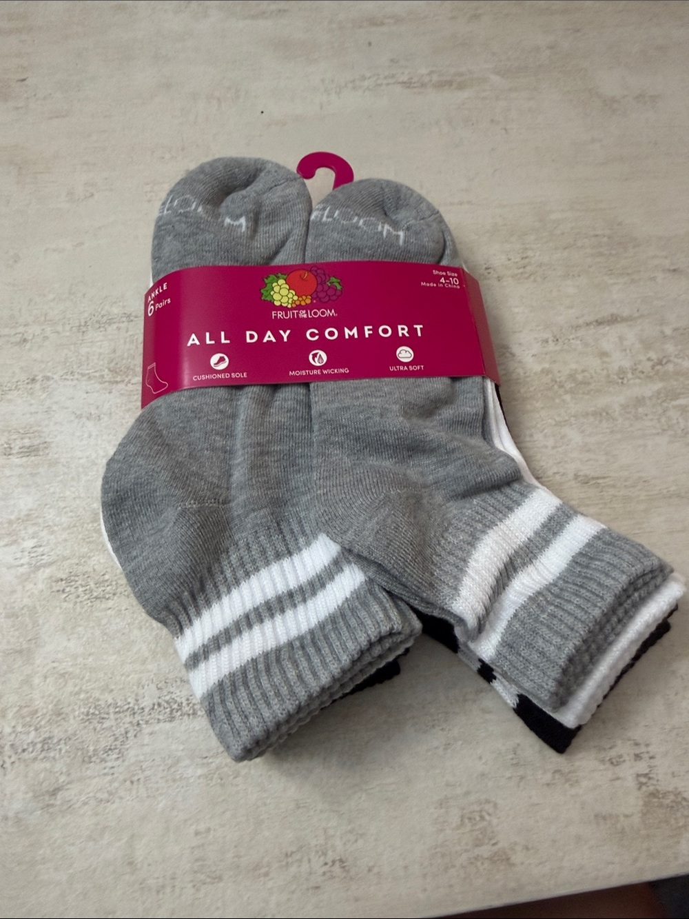 Fruit of the Loom  Low-Cut ankle Athletic Socks with White Stripes - 6 Pack